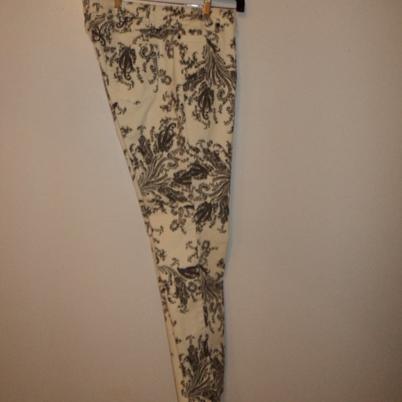 Love Denim 24/7 Women's Size 14W Tall Paisley Jeans Pant White Black - Picture 3 of 10